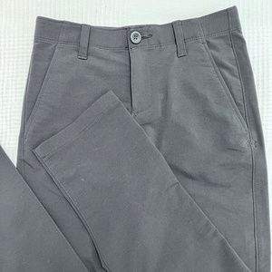 UNDER ARMOR  performance khaki pants size 12 BOYS BLACK